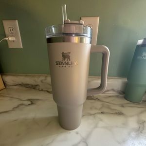 Stanley 40oz tumbler